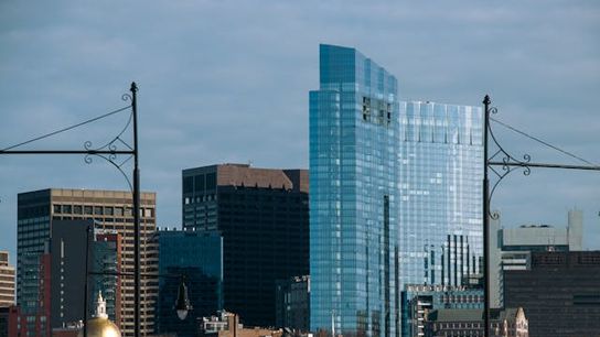 What salary is needed to live comfortably in Massachusetts? (Live in Massachusetts )